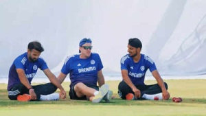 Arshdeep Singh Reveals Bowling Coach Morne Morkel's Unusual Training Method: Playful Wrestling Ends Practice Sessions