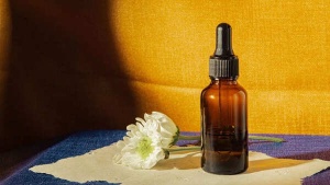Hair Oil vs. Hair Serum: Which is Best for Your Hair Type and Concerns?
