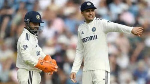 Shubman Gill's Captaincy Under Scrutiny: Hussain Notes Lack of Kohli, Sharma's Aura in Test Defeat
Hoặc
Nasser Hussain: Shubman Gill's 