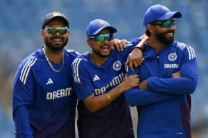 Gavaskar Calls for Kuldeep Yadav's Inclusion in Second Test, Questions Bumrah's Fitness After India's Setback