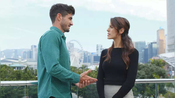 Couple with conflicting emotions