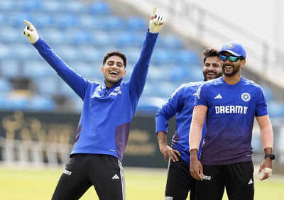 Shubman Gill practices at Headingley